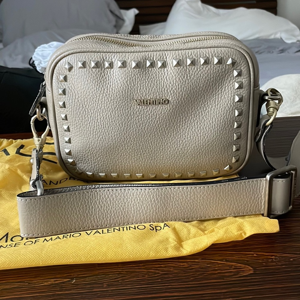 Valentino camera bag in - Dove Grey
